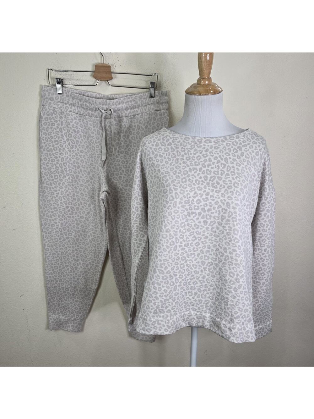Tommy Bahama Modal Blend Beige Sweater & Pants Lounge Set Size Small/Medium 2Pc